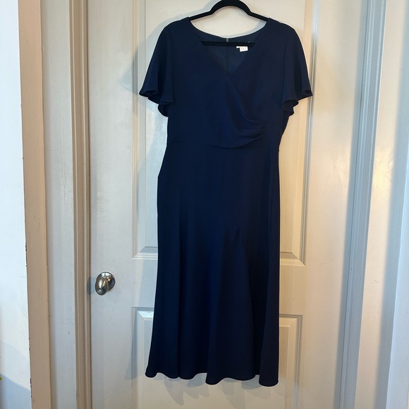 Shoshanna Navy Blue Ophelia V-Neck Stretch Crepe Bias Cut Flutter Sleeve Dress,8 - Picture 4 of 13